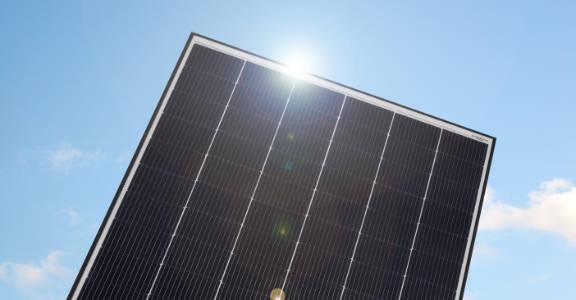 Photovoltaik, leistungsstarke Solarmodule von EEService